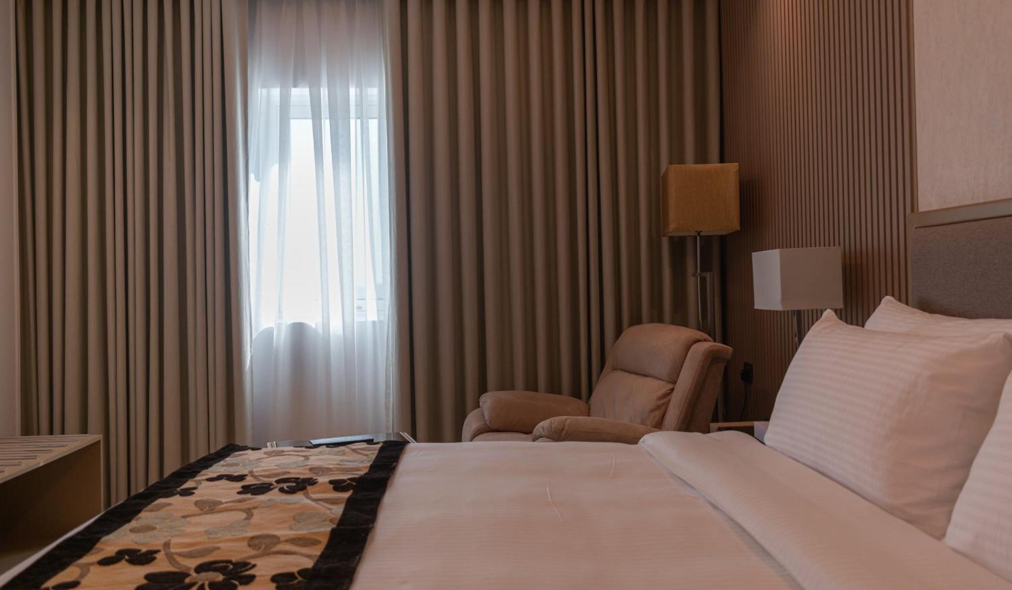 Best Western Plus Jeddah Hotel Madinah Road Bagian luar foto