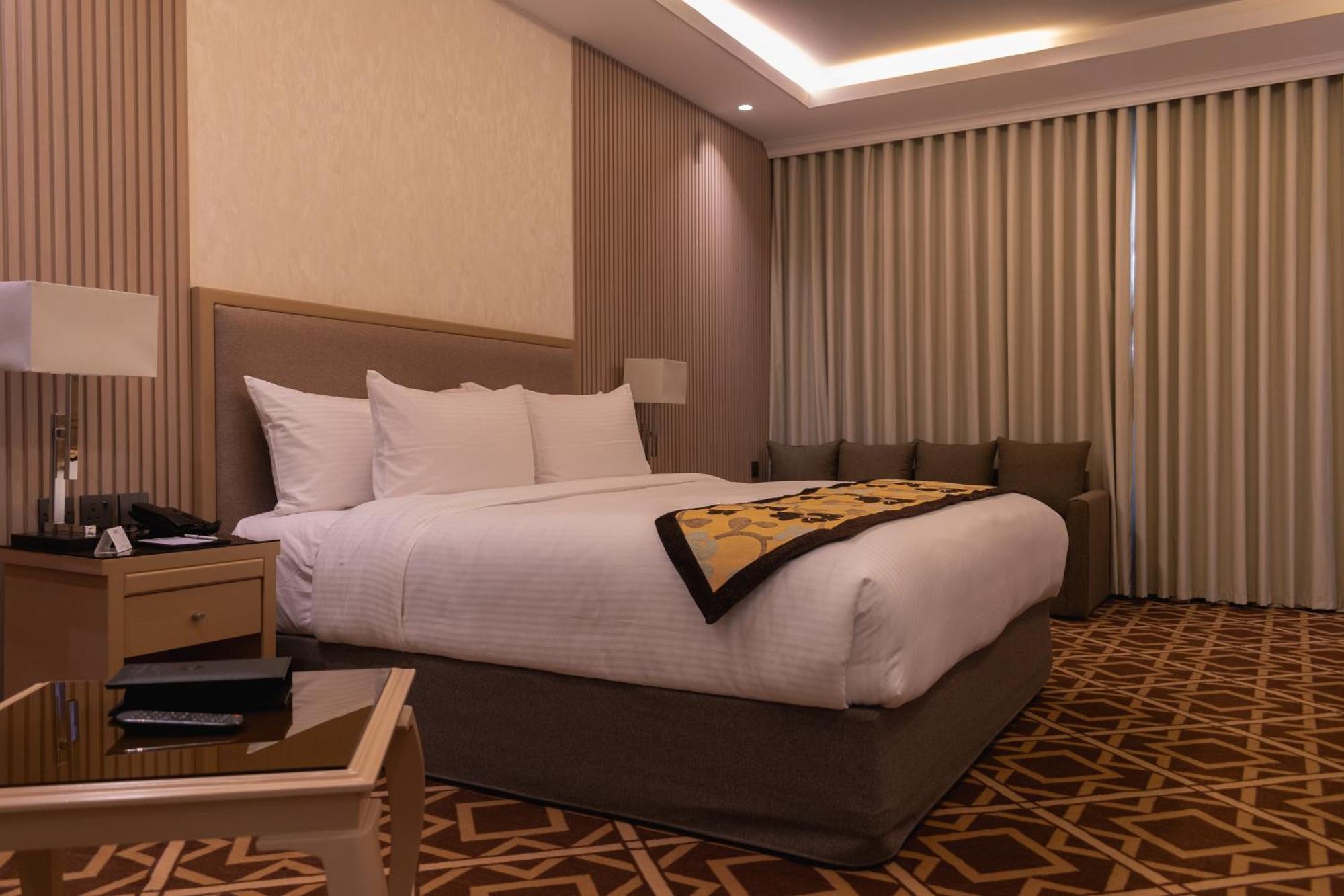 Best Western Plus Jeddah Hotel Madinah Road Bagian luar foto
